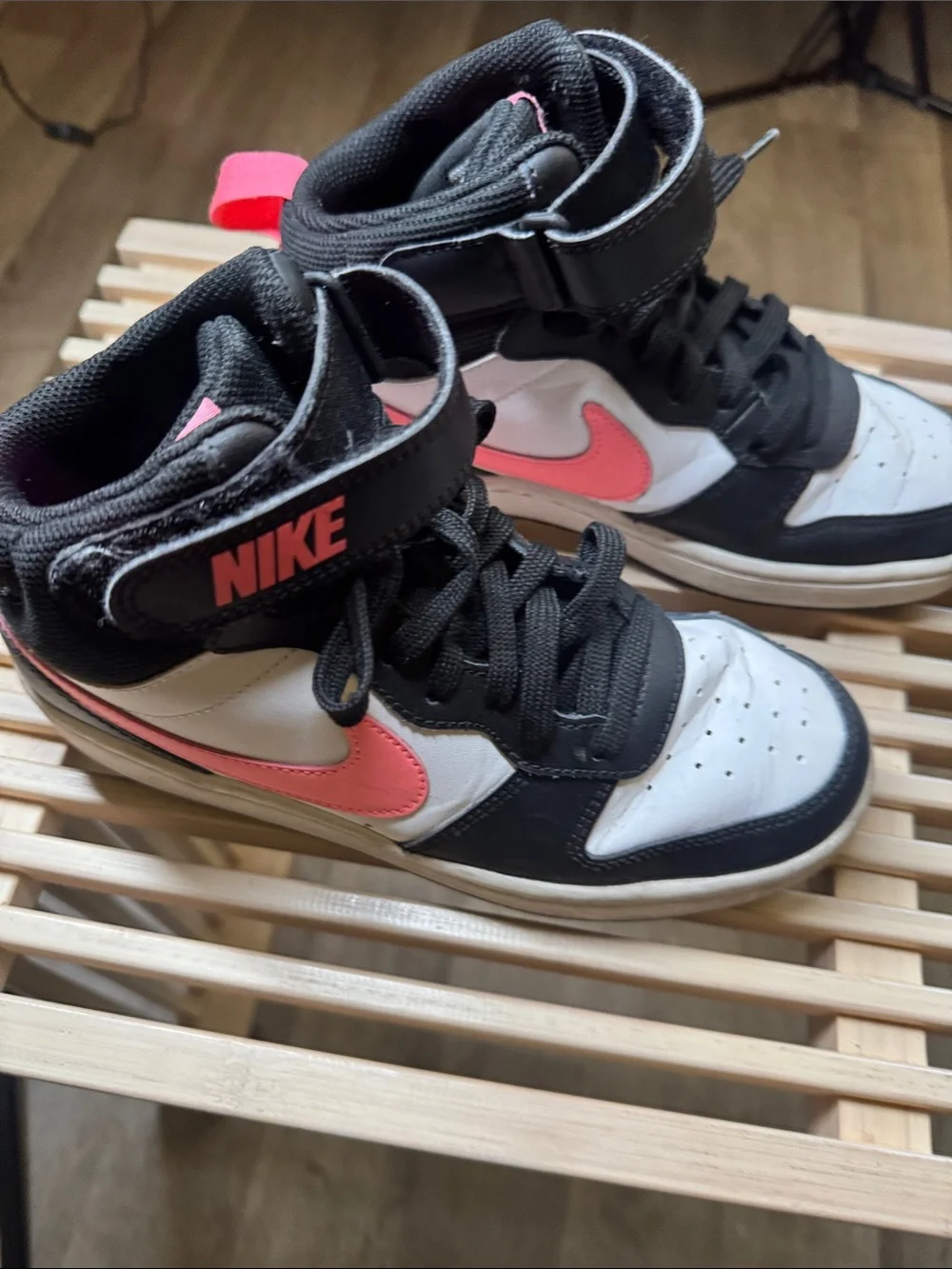 Nike Kids High-Top Sneakers in Black, White & Pink Coral size 4.5Y